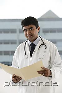 PictureIndia - doctor holding patient file