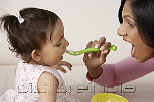 PictureIndia - woman feeding baby