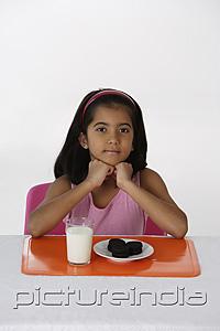 PictureIndia - Girl with milk and cookies