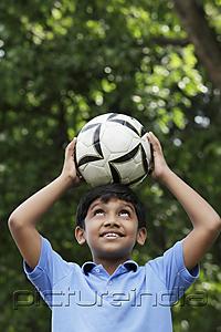 PictureIndia - Young boy balances ball on his head