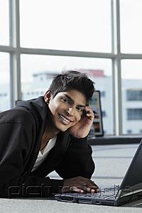 PictureIndia - young man on laptop