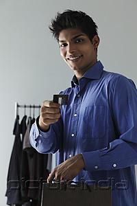 PictureIndia - young man paying with credit card in shop