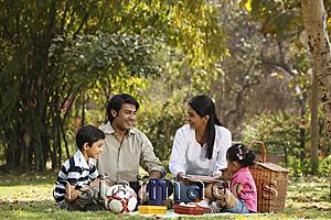 Asia Images Group - Family picnic