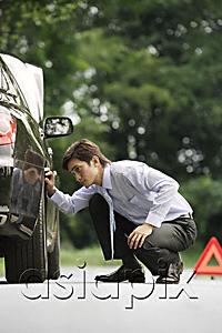 AsiaPix - Man inspecting car