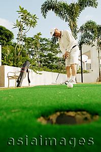 Asia Images Group - Senior man playing golf