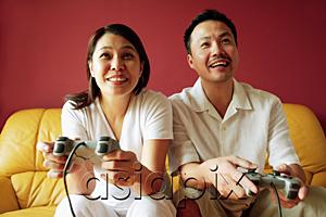 AsiaPix - Couple playing video game