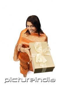 PictureIndia - Woman in Indian clothing, holding gift box